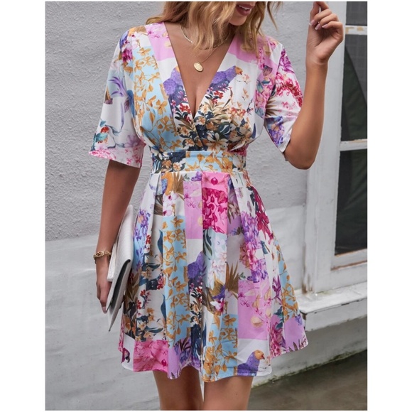 Boho Floral Print V neck Mini Dress - Picture 2 of 8